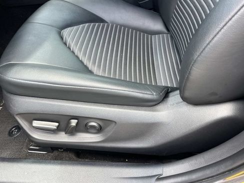 Used 2021 Toyota Camry SE FWD image 31