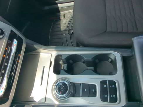 Used 2021 Ford Explorer XLT RWD image 18