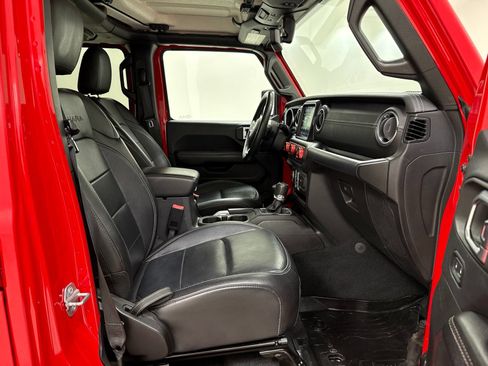Used 2018 Jeep Wrangler Unlimited Sahara AWD/4WD image 30