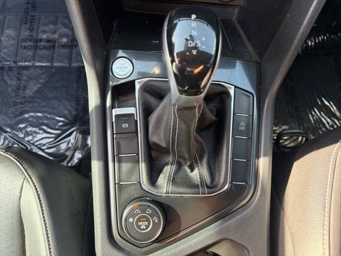 Used 2022 Volkswagen Tiguan SE AWD/4WD image 15