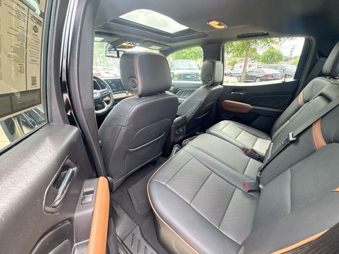 Used 2024 GMC Canyon AT4 w/ AT4 Premium Package AWD/4WD image 32