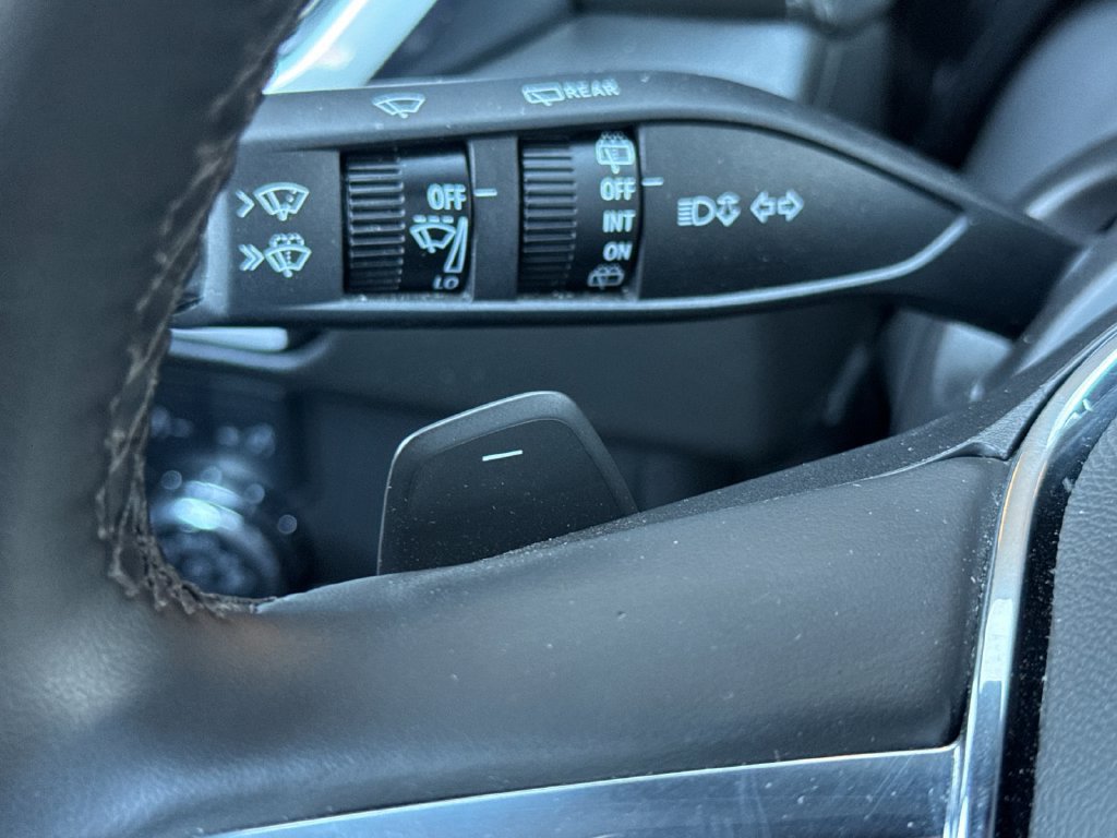 Used 2025 GMC Yukon Denali AWD/4WD image 34