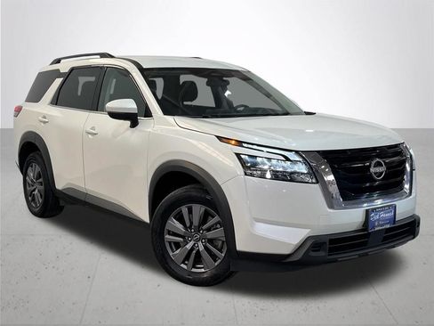 Used 2024 Nissan Pathfinder SV AWD/4WD image 7
