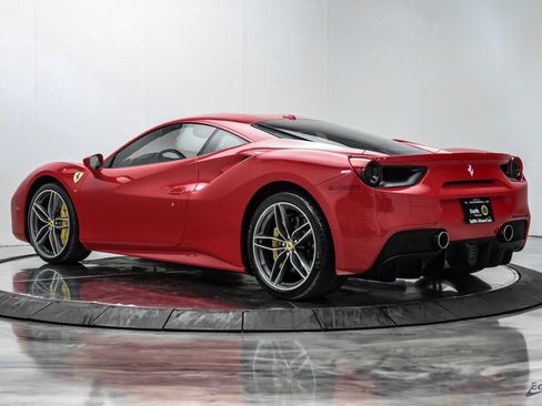 Used 2017 Ferrari 488 GTB RWD image 11