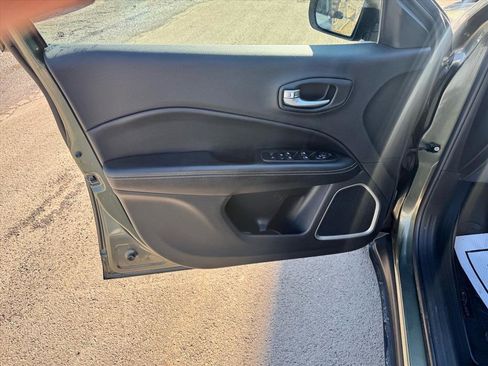 Used 2021 Jeep Compass Latitude image 19