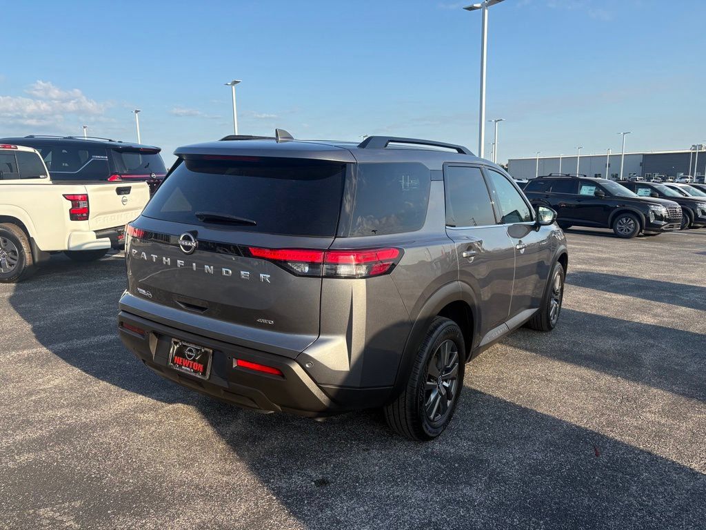 Used 2025 Nissan Pathfinder SV AWD/4WD image 5