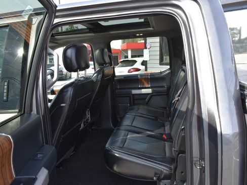 Used 2019 Ford F150 Lariat w/ Equipment Group 502A Luxury AWD/4WD image 14