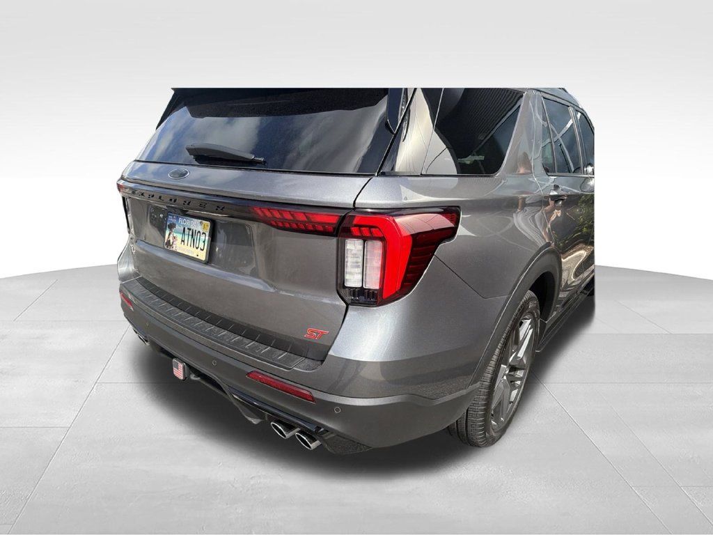 Used 2025 Ford Explorer ST w/ Sun And Sound Package AWD/4WD image 9