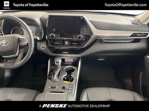 Certified 2025 Toyota Highlander XLE image 20