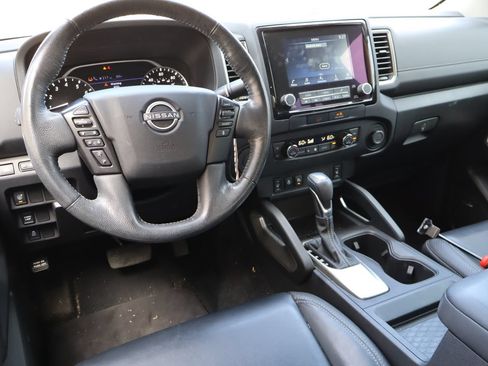 Used 2022 Nissan Frontier SV w/ SV Premium Package RWD image 5