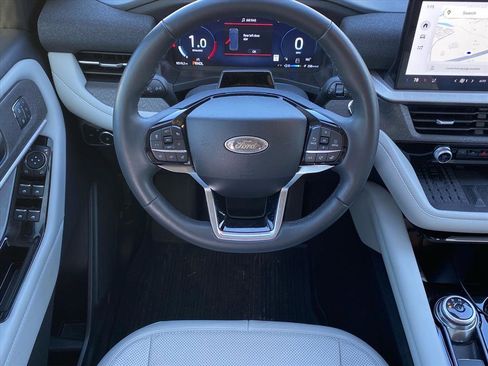 Certified 2025 Ford Explorer Platinum w/ Ultimate Package image 5