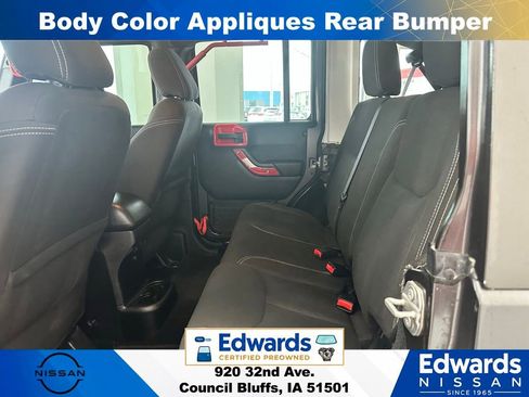 Used 2017 Jeep Wrangler Unlimited Sahara w/ Connectivity Group AWD/4WD image 14
