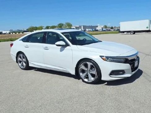 Used 2018 Honda Accord Touring image 9