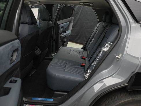 New 2025 Nissan Ariya Platinum image 22