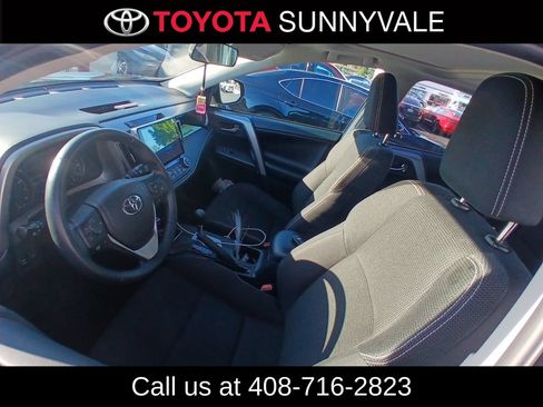 Used 2018 Toyota RAV4 XLE AWD/4WD image 4