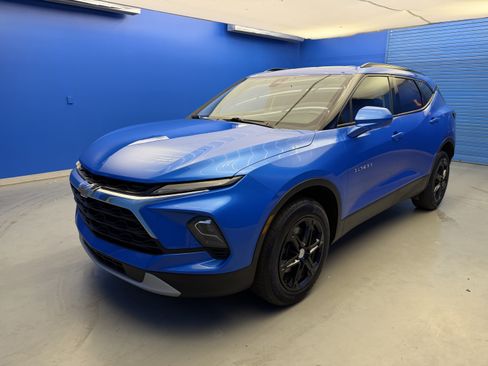 Used 2024 Chevrolet Blazer LT w/ Convenience Package FWD image 4