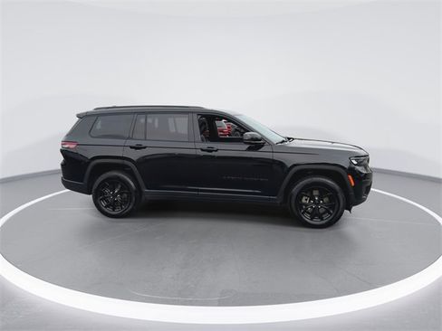Used 2024 Jeep Grand Cherokee L Laredo image 9