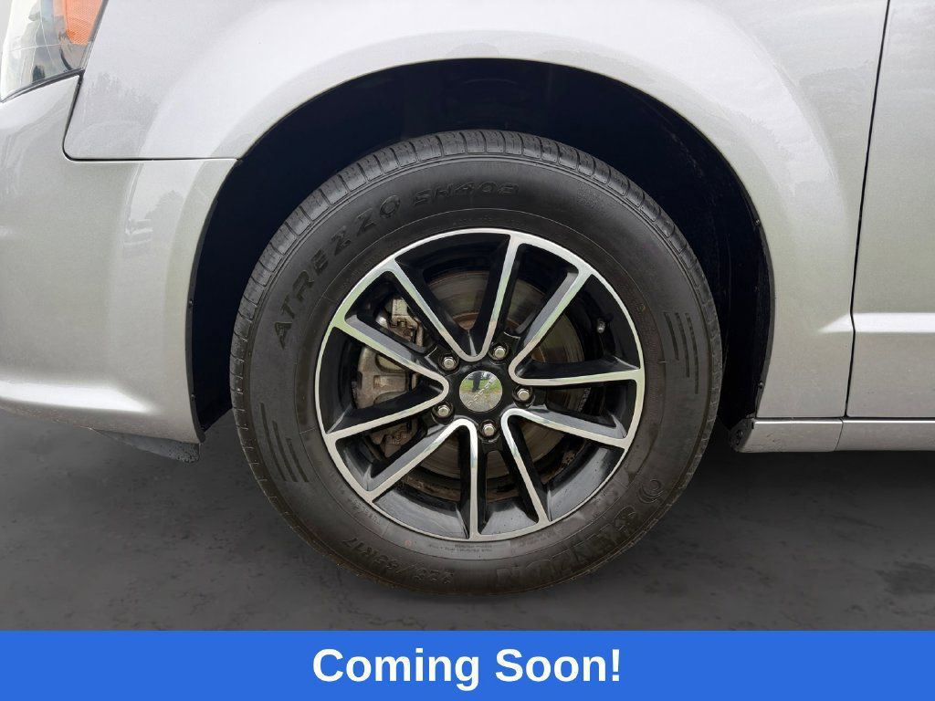 Used 2018 Dodge Grand Caravan SE FWD image 14