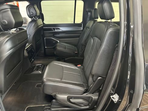 Used 2023 Jeep Wagoneer Series II AWD/4WD image 36