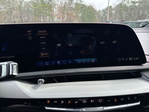 Used 2025 Cadillac Optiq Sport 2 image 24