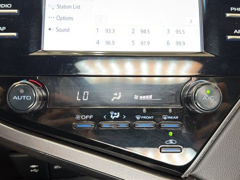 Used 2019 Toyota Camry SE FWD image 27