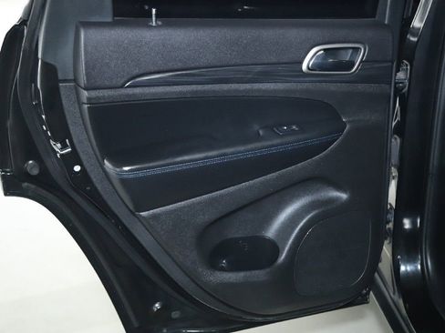 Used 2019 Jeep Grand Cherokee Laredo image 13