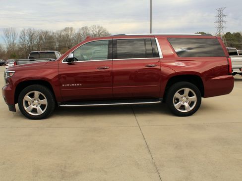 Used 2020 Chevrolet Suburban Premier image 2