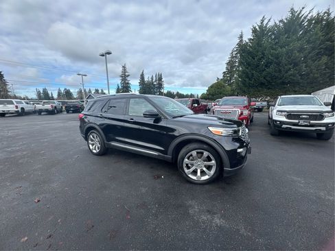 Used 2020 Ford Explorer Platinum w/ Premium Technology Package image 3