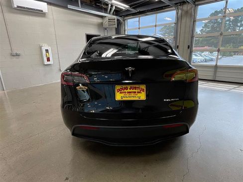 Used 2022 Tesla Model Y Long Range AWD/4WD image 4