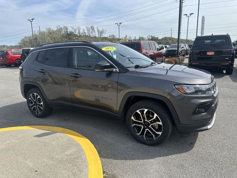 Used 2022 Jeep Compass Limited AWD/4WD image 5