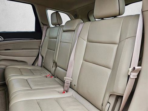 Used 2017 Jeep Grand Cherokee Overland w/ Jeep Active Safety Group AWD/4WD image 18