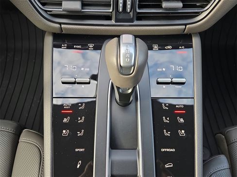 Used 2023 Porsche Macan S image 77