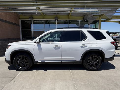 Used 2025 Honda Pilot Touring image 7