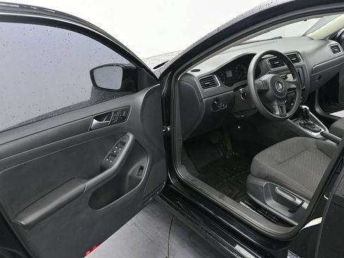Used 2013 Volkswagen Jetta S FWD image 12