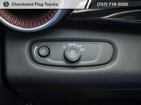 Used 2024 Chevrolet Trax RS w/ Sunroof Package FWD image 24