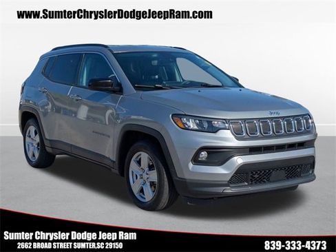 Used 2022 Jeep Compass Latitude image 1