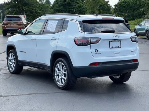 Used 2023 Jeep Compass Latitude w/ Sun and Sound Group AWD/4WD image 11