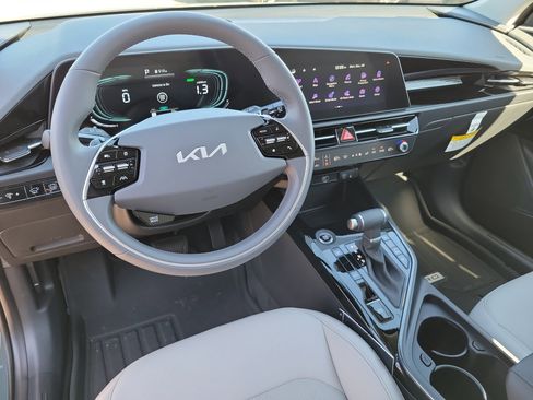 New 2026 Kia Niro EX image 2