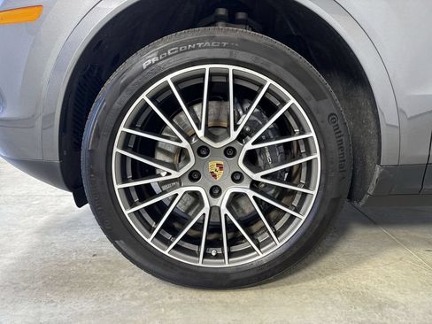 Certified 2023 Porsche Cayenne AWD/4WD image 13