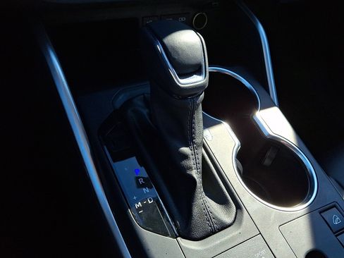 Used 2025 Toyota Highlander XLE image 16