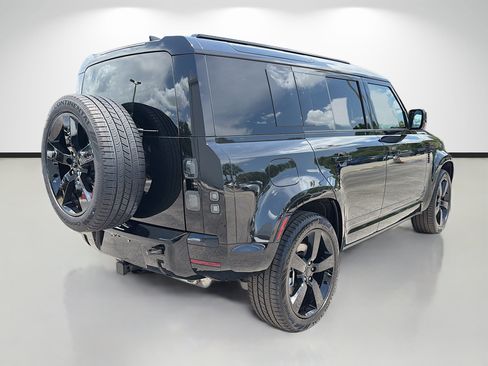 New 2026 Land Rover Defender 110 X-Dynamic SE AWD/4WD image 5