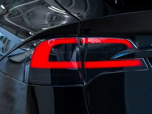 Used 2022 Tesla Model X Plaid image 23