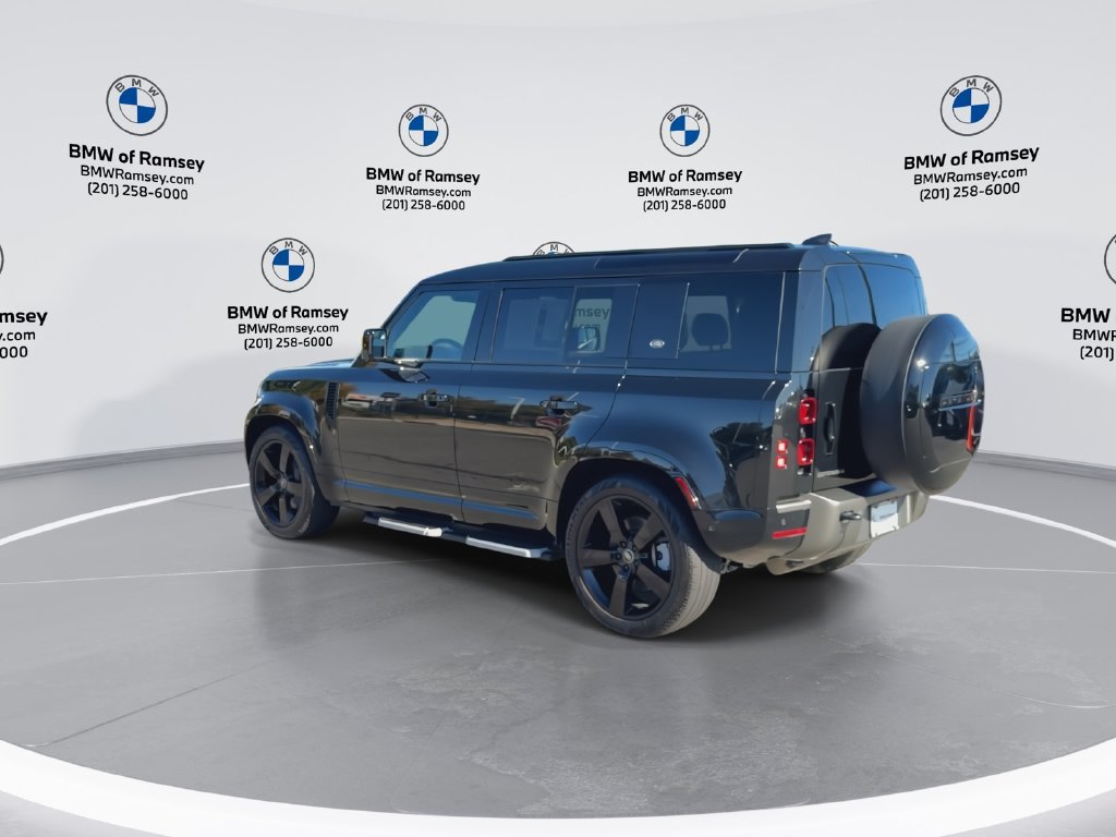 Used 2024 Land Rover Defender 110 X-Dynamic SE AWD/4WD image 2