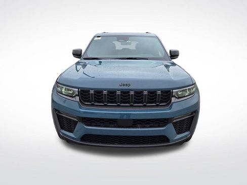 New 2026 Jeep Grand Cherokee Limited w/ Limited Altitude Package AWD/4WD image 8