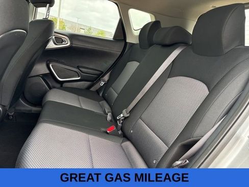 Used 2025 Kia Soul LX w/ LX Technology Package FWD image 12