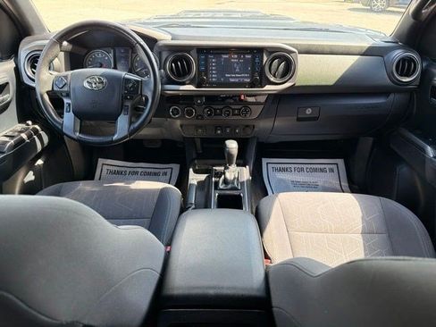 Used 2018 Toyota Tacoma TRD Sport AWD/4WD image 25