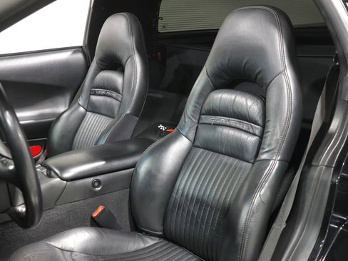 Used 2002 Chevrolet Corvette Coupe w/ Preferred Equipment Group1 image 90