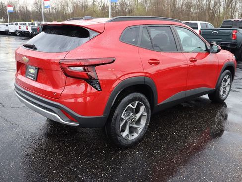 New 2026 Chevrolet Trax LT w/ Sunroof Package FWD image 28