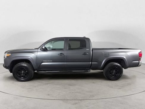 Used 2019 Toyota Tacoma SR5 AWD/4WD image 8
