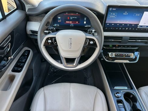 Used 2023 Lincoln Corsair Reserve image 17